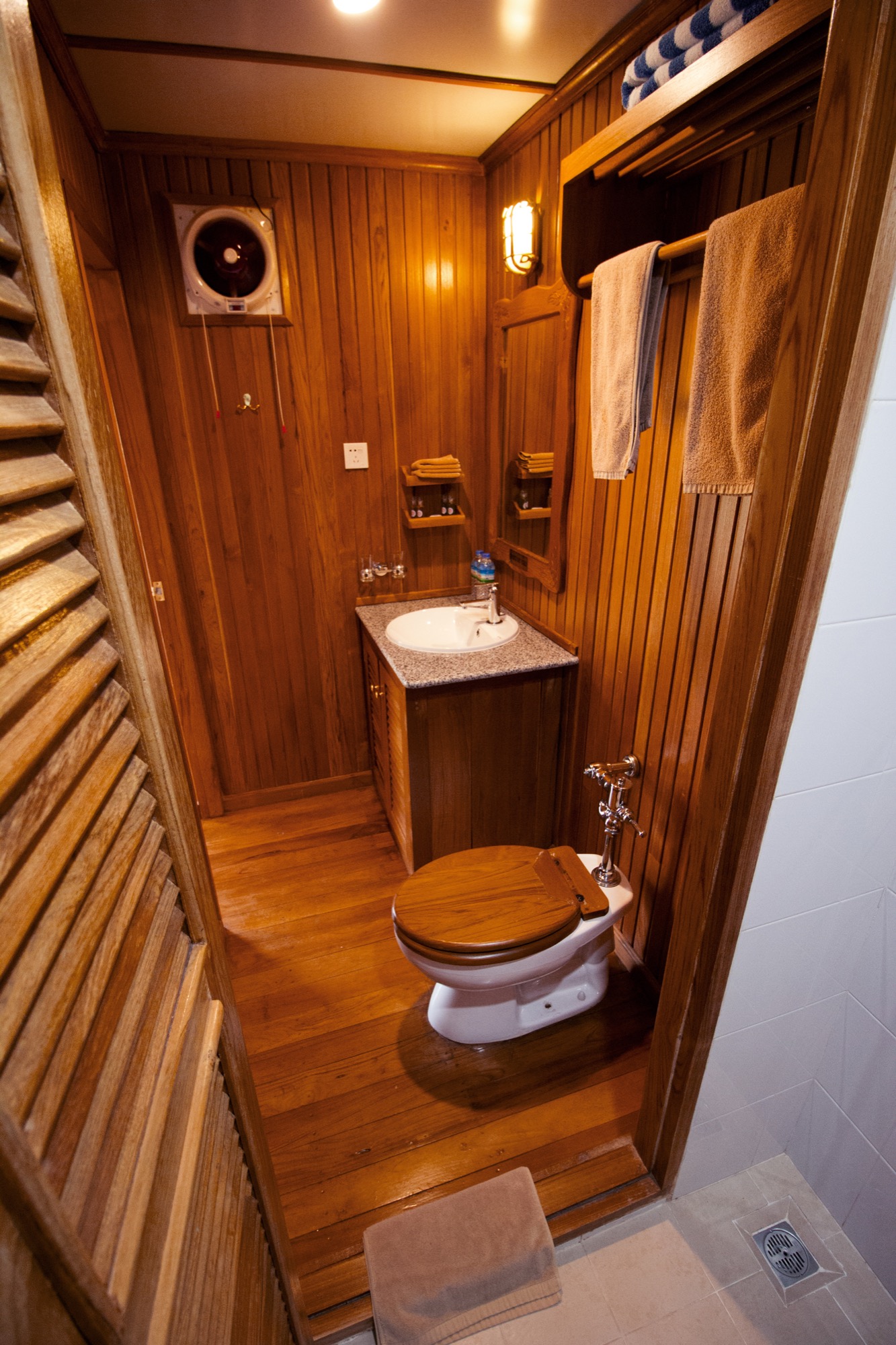 Pandaw RV Kindat Pandaw Cabin 3.jpg